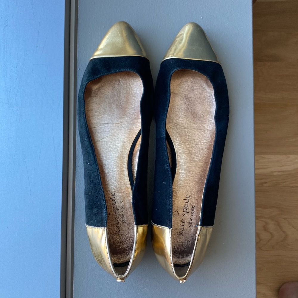 Kate spade shoes - Eddie cap pointed flats - black and gold - size 8